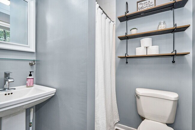 Building Photo - 3434 Castlebury Dr