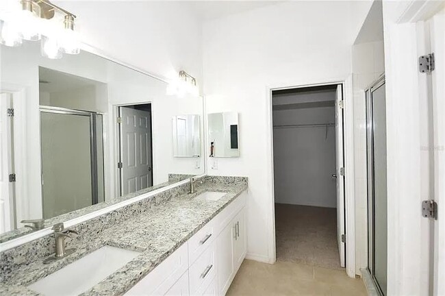 Mstr Bath - 30741 Pumpkin Ridge Dr