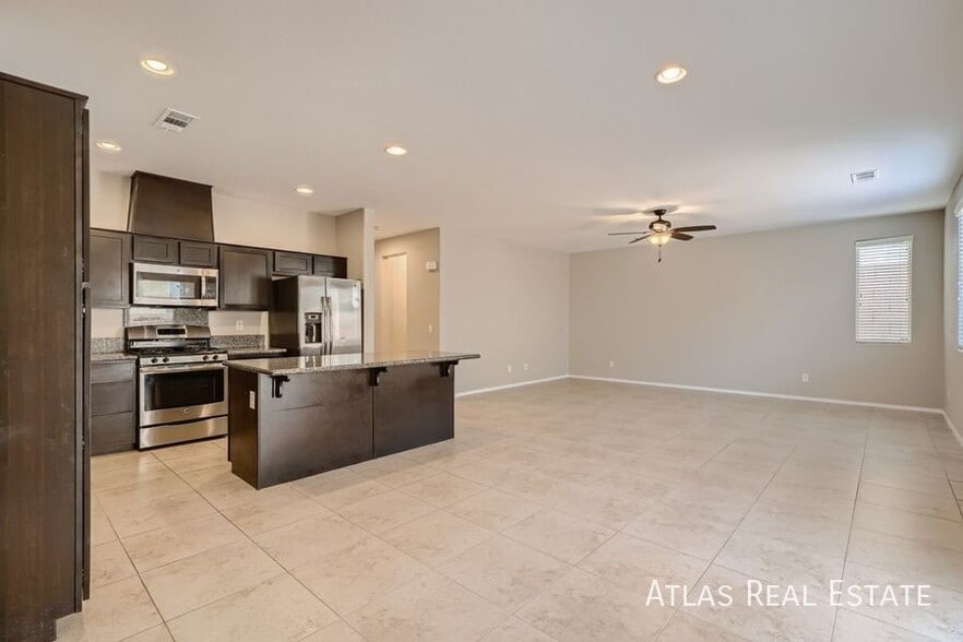 Building Photo - 10646 Mt Blackburn Ave