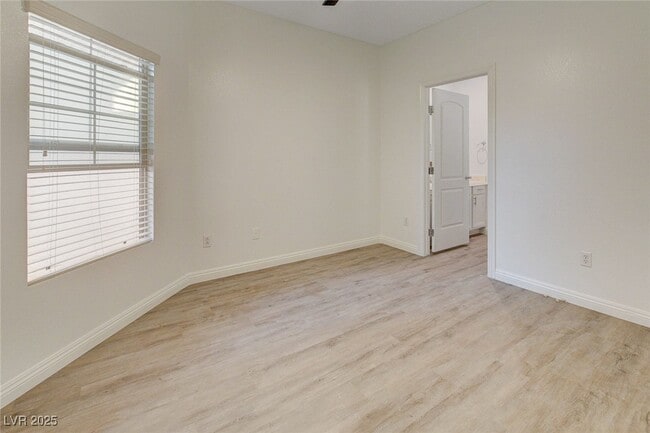 Building Photo - 1068 Riddle Glen St