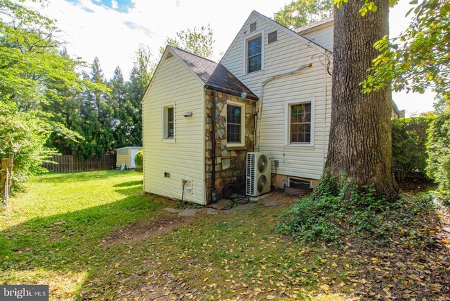 Building Photo - 7210 Hickory St