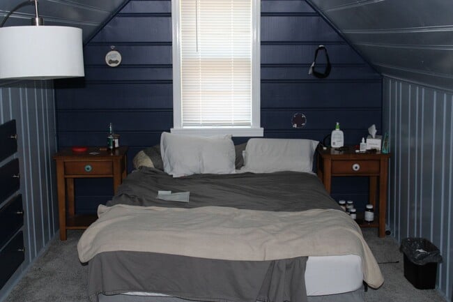 Building Photo - **Lake Nokomis Beauty! 3 Bed 1 Bath!**