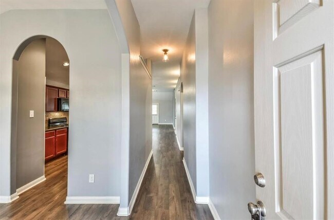 Building Photo - 10810 Barker View Dr