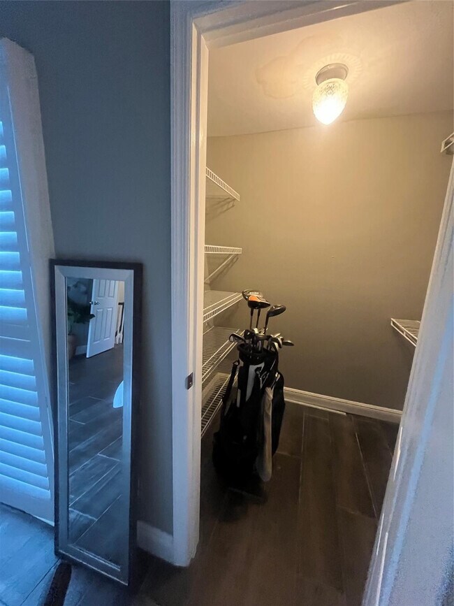 Building Photo - 2113 NE 44th St