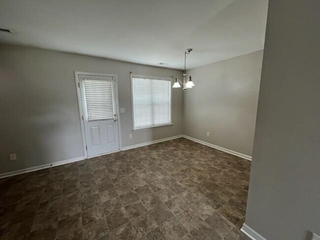 Building Photo - Cute home for rent