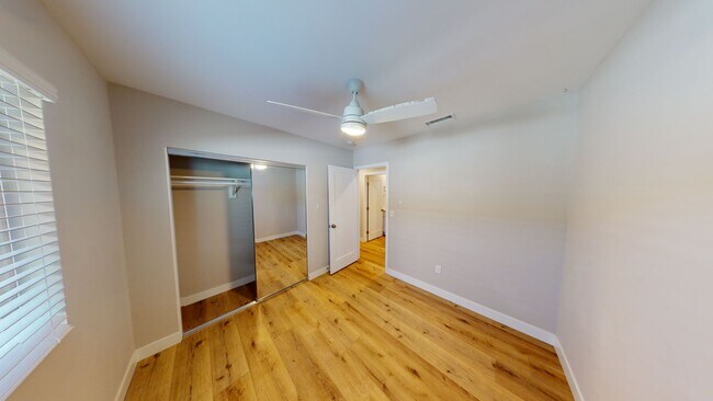 Building Photo - NEW 4BD/2BA!! Easy Walk to Campus