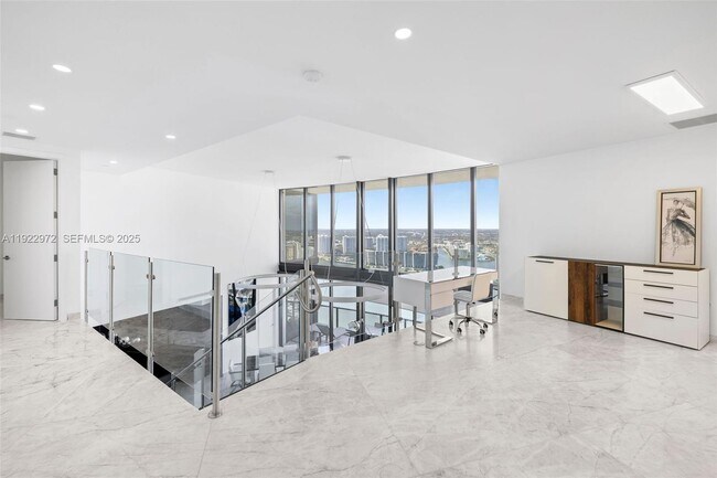 Building Photo - 18555 Collins Ave