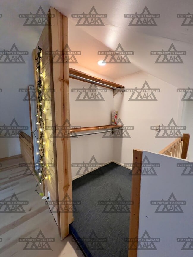 Building Photo - Cozy 1-Bedroom Loft Home with Office & Cov...