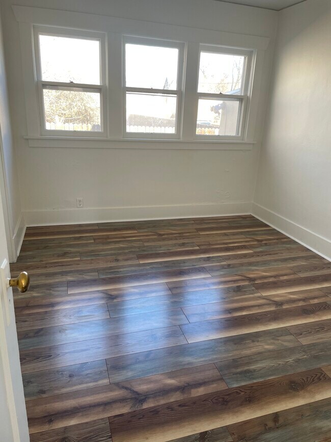 Building Photo - 210 E Pitkin Ave