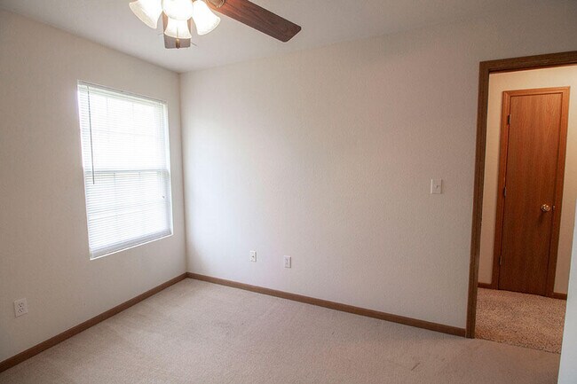 Building Photo - 1601 Smiley Ln