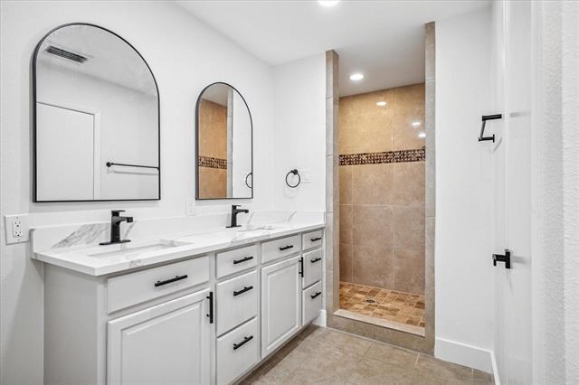 Building Photo - 4024 Diamond Loch W