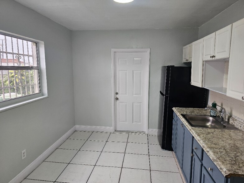 Building Photo - 1240 Rutland St