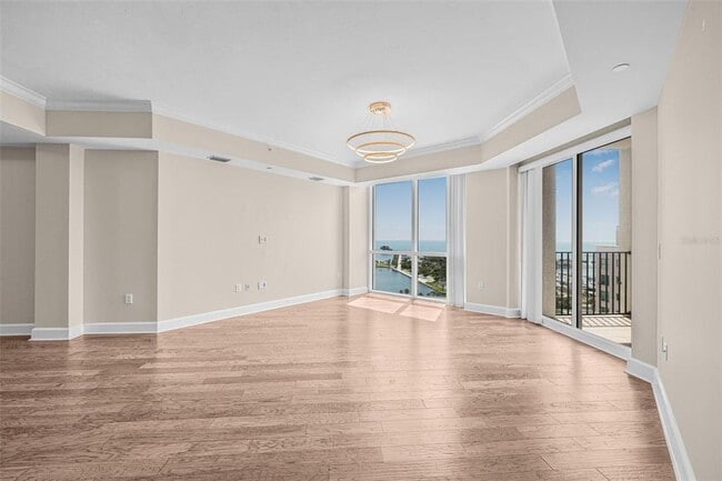 Building Photo - 300 Beach Dr NE