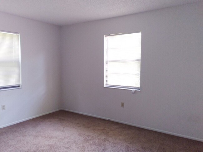 Building Photo - PRICE IMPROVEMENT!!  3/2 2nd floor Villa