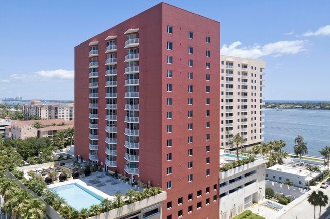 Building Photo - 1551 N Flagler Dr