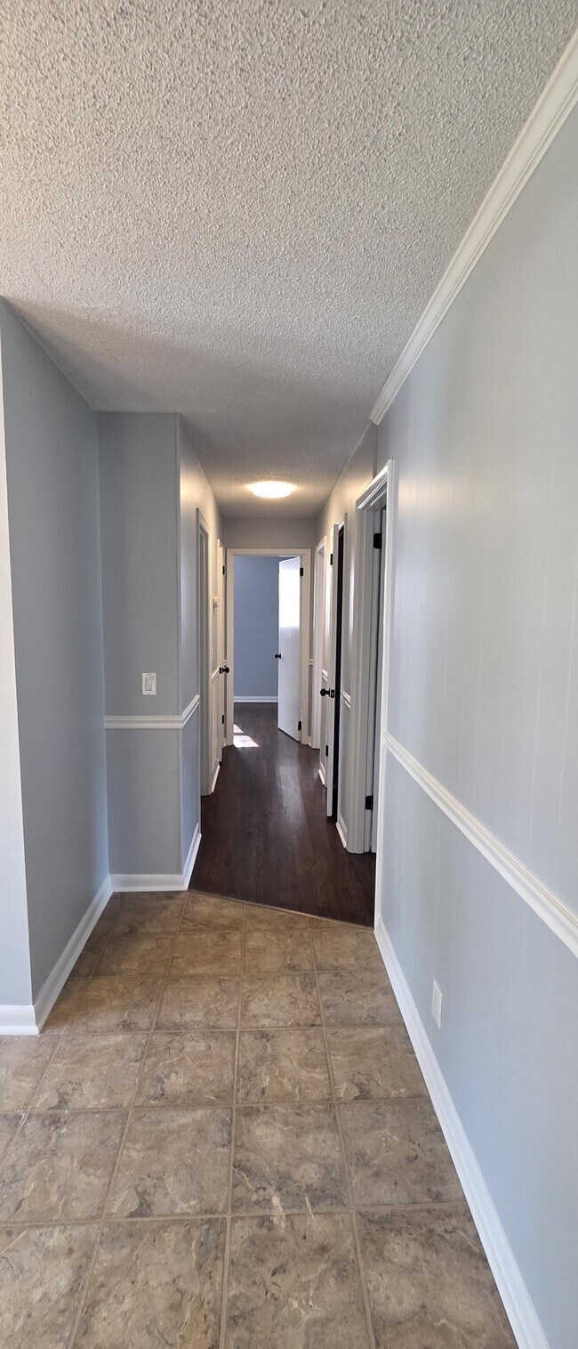 Building Photo - 100 Southburn Dr