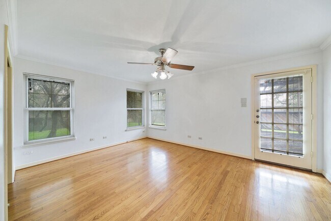 Building Photo - 2BED, 2BATH HOLLYWOOD PARK