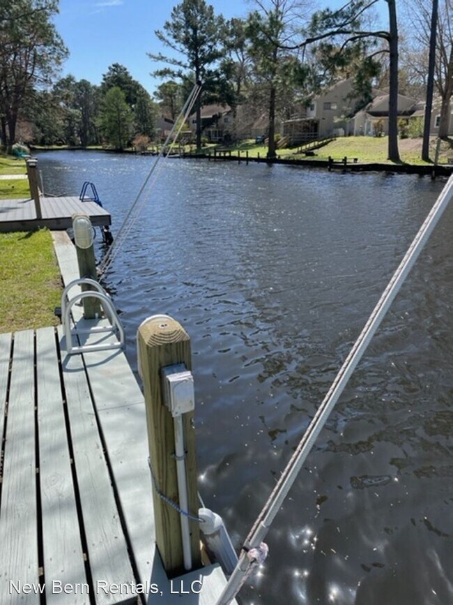 Building Photo - 2 br, 2.5 bath House - 161 Quarterdeck Townes