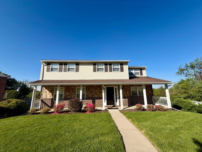 Building Photo - Modern Comforts Await: Spacious Rental with 2-Car Garage, Private Office, and Finished Basement w...