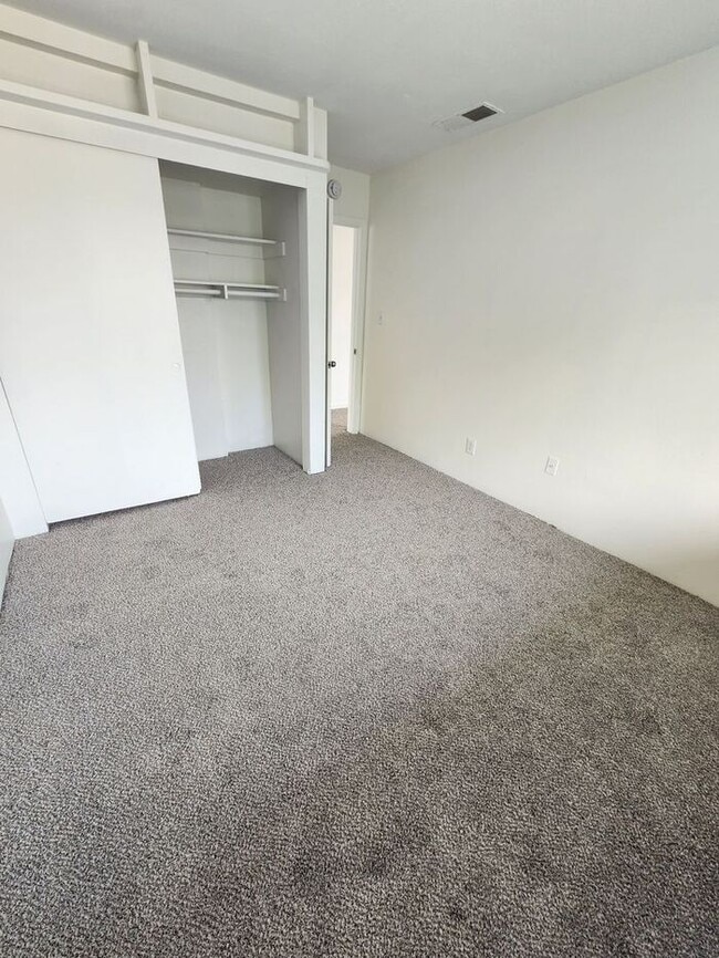 Building Photo - SPACIOUS 3BR / 2BA unit with Covered Parki...