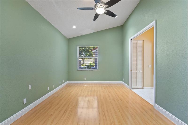 Building Photo - 10860 Fairmont Village Dr