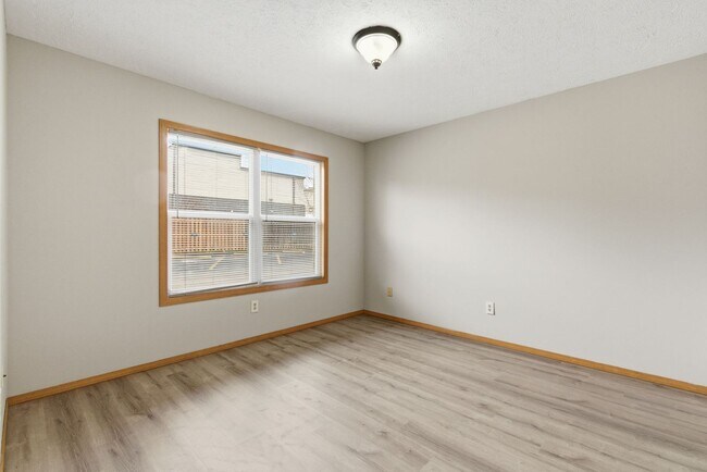 Building Photo - 3360 S Fairway Ave