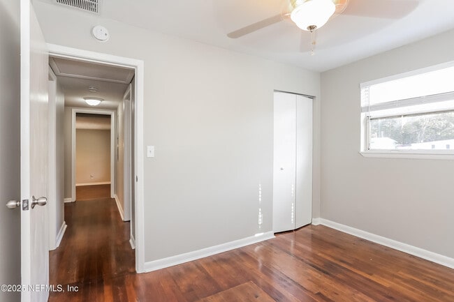 Building Photo - 5029 Fredericksburg Ave