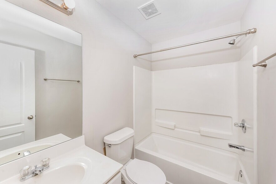 Building Photo - 840 Topaz Valley