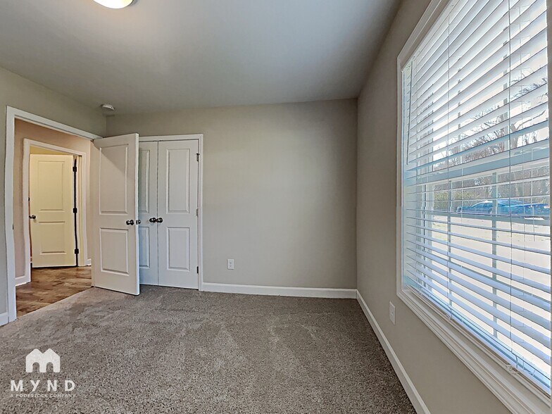 Building Photo - 1411 Oakshade Ave