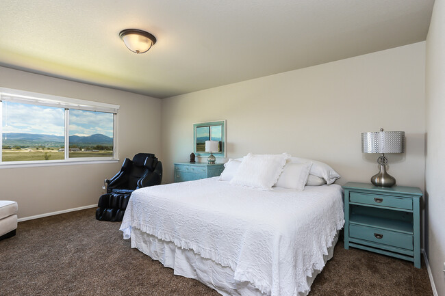 Master (Main) Bedroom - 3453 Curlew Dr