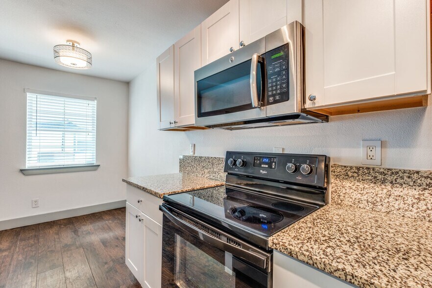 Building Photo - 4633 Fairmount St