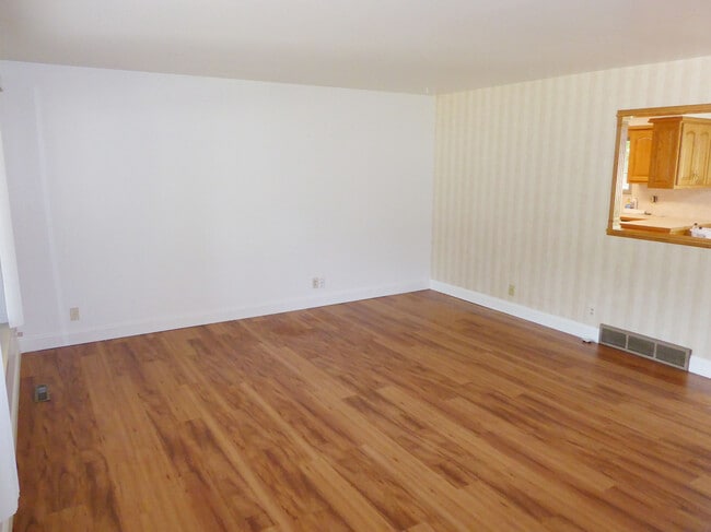 Building Photo - 813 Sherry Dr