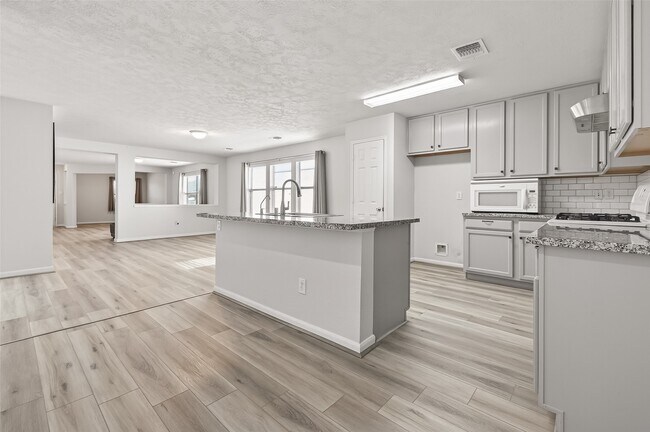 Building Photo - 7554 Appleberry Dr