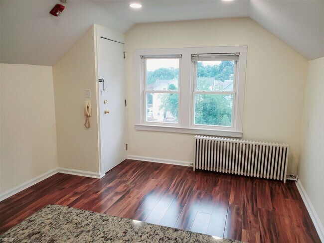 Building Photo - 1 br, 1 bath Condo - 100 Colonial Rd Apt 3