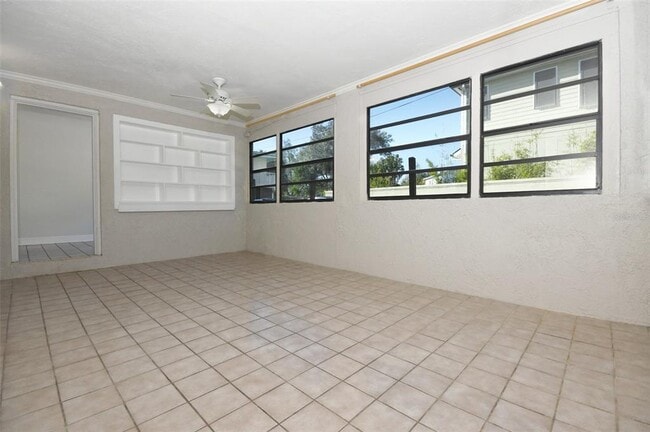 Building Photo - 336 Bunker Pl