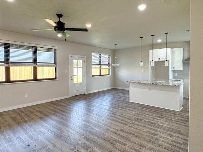 Building Photo - 530 Lucy Rd