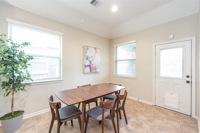 Building Photo - 6411 Tea Tree Dr