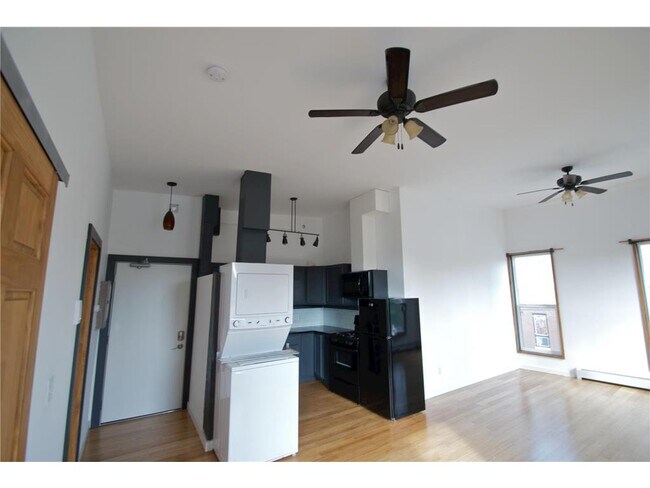 Building Photo - 25 E 26th St