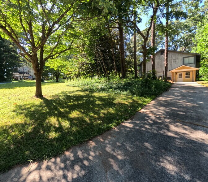 Building Photo - 2672 Suzanne Ln
