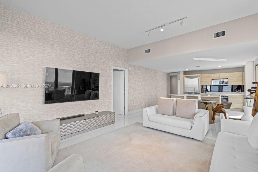 Building Photo - 16385 Biscayne Blvd