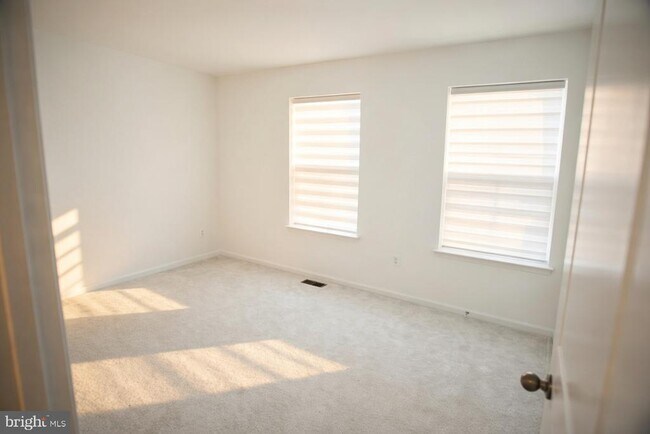 Building Photo - 117 WYTHE Way