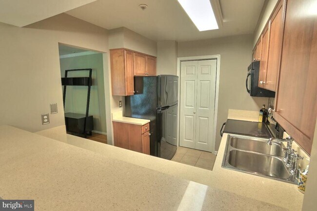 Building Photo - 5704 Chapman Mill Dr