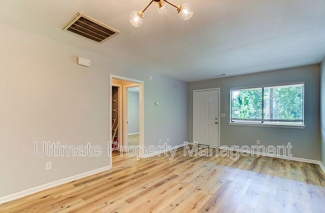 Building Photo - 522 S Kerr Ave
