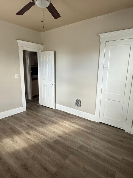 Building Photo - 813 Campbell Ave