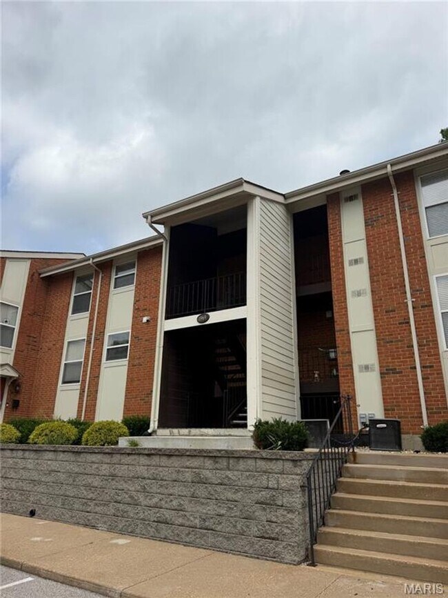 Building Photo - 1969 GREENGLEN DRIVE #303 | KIRKWOOD 63122