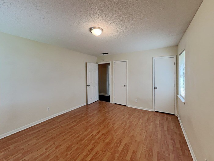 Building Photo - 818 Rea Ave