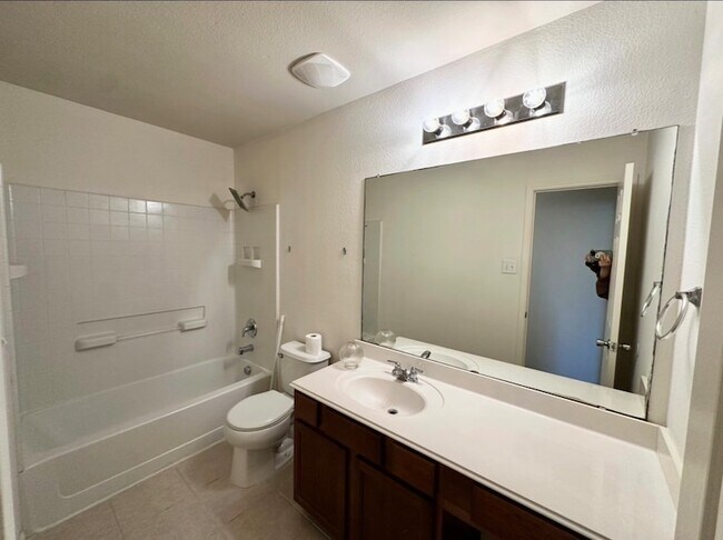 Building Photo - 224 Mulberry Dr