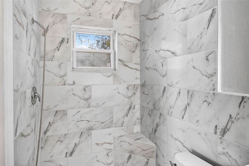 Building Photo - 8233 Redfield Dr