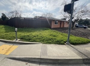 Building Photo - Newly Remodeled 3 bedroom 2 bath home in a great Location.