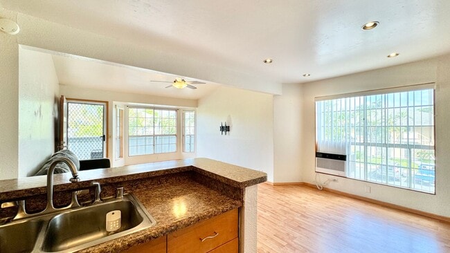 Building Photo - 2 BED/2 BATH/2 PRKG + Washer/Dryer INSIDE ...
